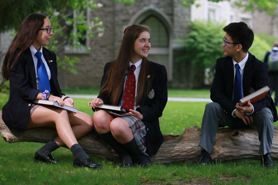 ученики школы в Канаде